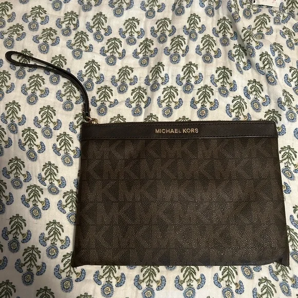 Michael Kors Large Clutch Wristlet - Picture 8 of 12
